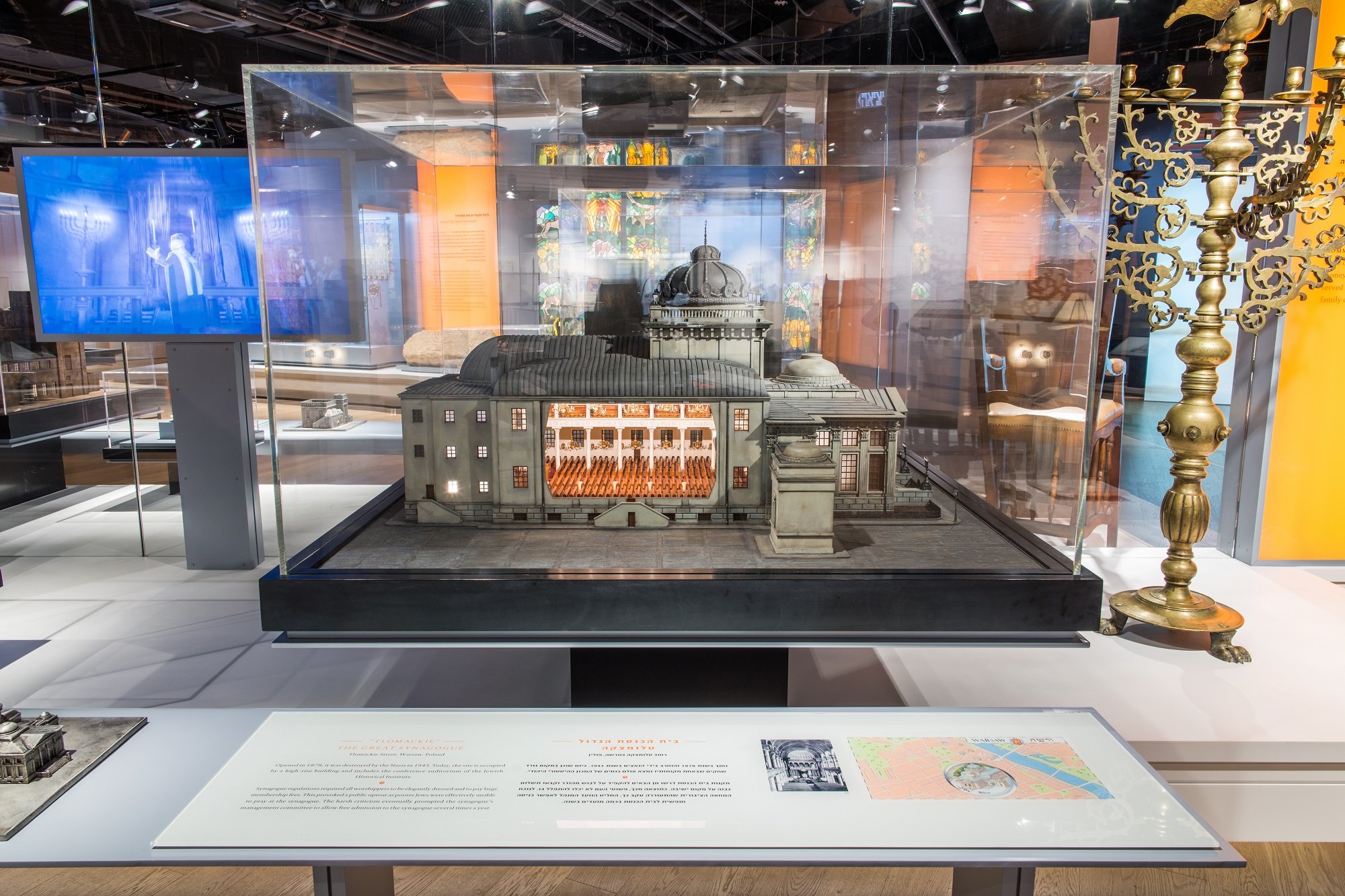 A model of the synagogue in Warsaw Poland. ANU – Museum of the Jewish People, The Synagogue Hall