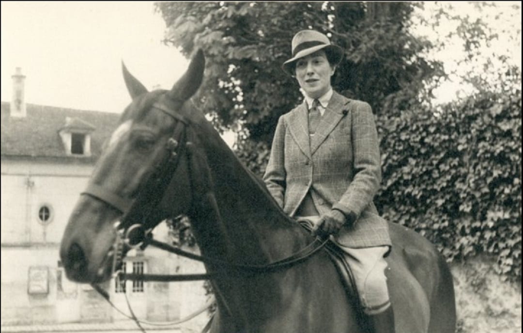 Béatrice Reinach (de Camondo) on her horse, Paris, 1930s (Yad Vashem archives)