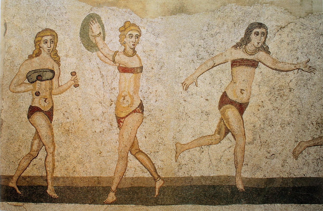 Bikini girls mosaic, Villa del Casale, Piazza Armerina, Sicily, Italy. 4th century AD (Yann Forget, Wikipedia)