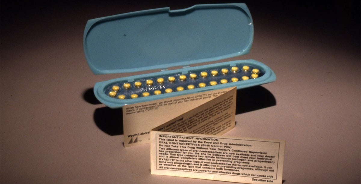 ערכת גלולות למניעת הריון באישור ה-FDA, 1970 (Wikipedia)