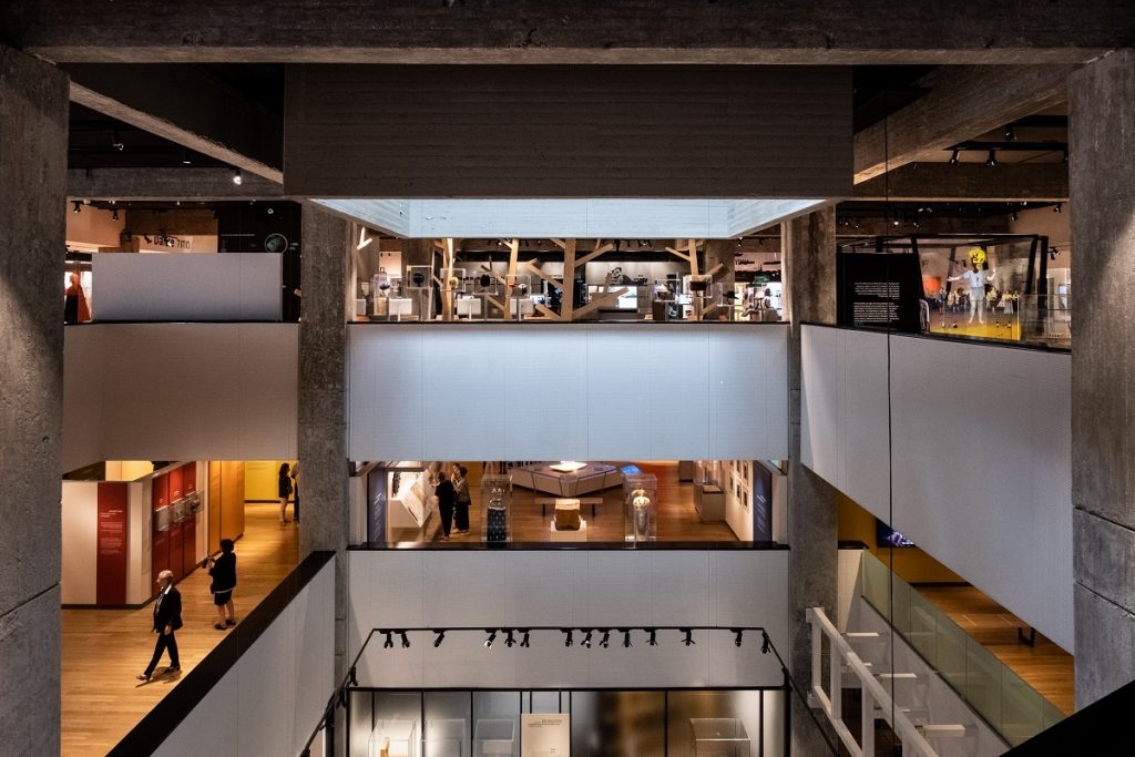 Вид на три этажа музея АНУ. Фото: Бени Саар