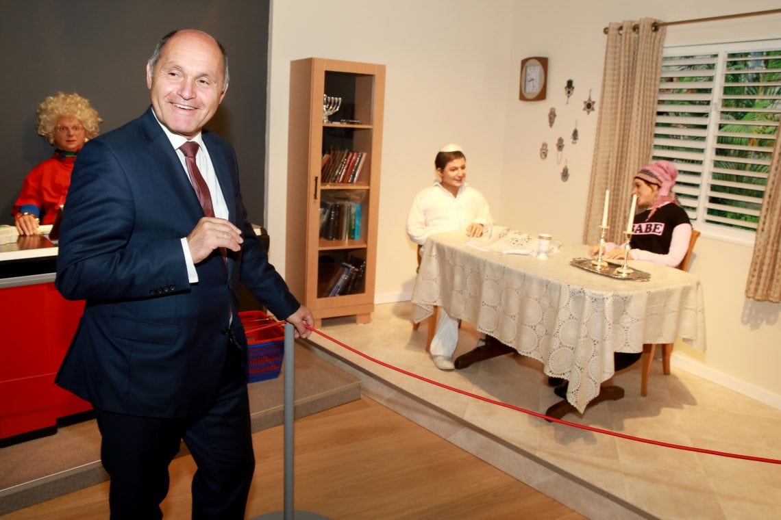 Wolfgang Sobotka at the Jewish Humor exhibition (photo: Itzik Biran)