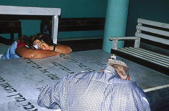 The tomb of the Baba Sali, Morocco 2004. Beit Hatfutsot, the Oster Visual Documentation Center, courtesy of Dorit Bar-Zakay, Israel