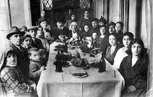Passover Seder at the Hannanshwili family, Tbilisi, 1924. Beit Hatfutsot, the Oster Visual Documentation Center, courtesy of Luba Danielov, Holon
