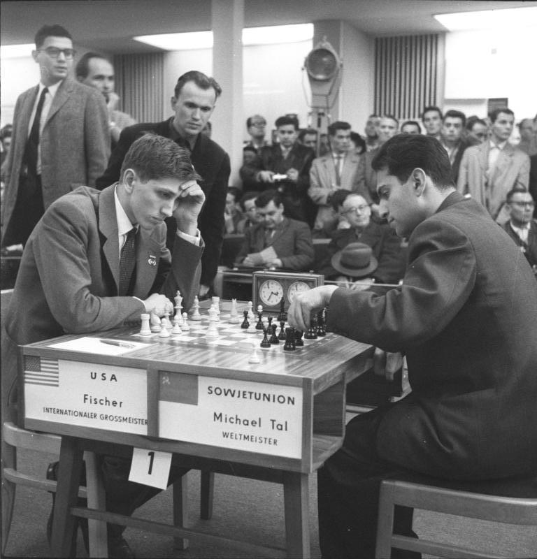 Bobby Fischer at 17 (left), in a match against world champion, Mikhail Tal, Leipzig 1960, (Bundesarchiv, Bild 183-76052-0335 / Kohls, Ulrich / CC-BY-SA 3.0)