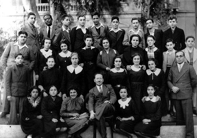 תמונת מחזור של תלמידים בבית הספר "מויזס דה קטאוי", קהיר, מצרים, 1938 – המרכז לתיעוד חזותי ע"ש אוסטר, אנו - מוזיאון העם היהודי, באדיבות סמי שם טוב, ישראל