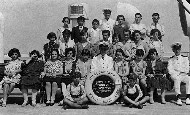 Jewish immigrants from Poland aboard the ship "Alcantara" sailing to Argentina, 1929. Beit Hatfutsot, the Oster Visual Documentation Center, courtesy of Isaac Baum, Tel Aviv