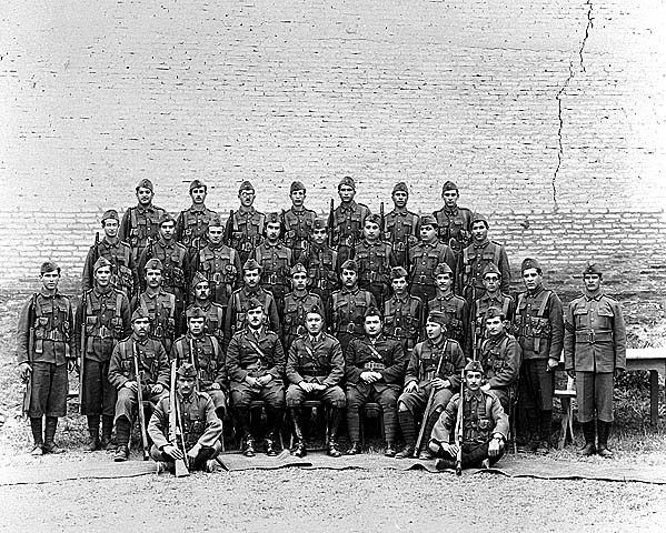 Platoon of soldiers in compulsory military service that was imposed on high school students by the Iraqi Army, Baghdad 1940. 25 percent of these conscripts were Jewish. Beit Hatfutsot, the Oster Visual Documentation Center, courtesy of the Sehayek family, Israel