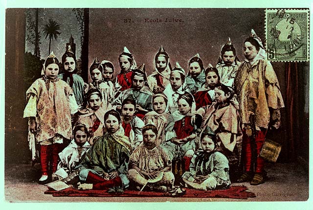 Alliance Israelite Universelle girls' school in traditional costume, Tunis, Tunisia, 1903. (Beit Hatfutsot, the Oster Visual Documentation Center, courtesy of Claude Sitbon, Jerusalem)