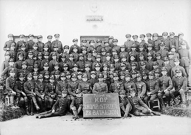 Soldiers in the Polish Army, 28th Battalion, Poland 1930 (Courtesy of Avia Shoham, Israel, Oster Visual Documentation Center, Beit Hatfutsot)