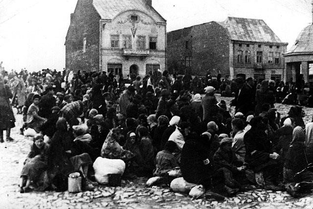 Jews from Rynamow and the surrounding area in the town square before deportation, August 1942. Dr. Lazowski’s brave efforts ensured that the Jews of Rozwadów did not meet a similar fate (Courtesy of Dr. Zvi Rozen, Israel, Bernard H. and Miriam Oster Visual Documentation Center, Beit Hatfutsot—The Museum of the Jewish People)