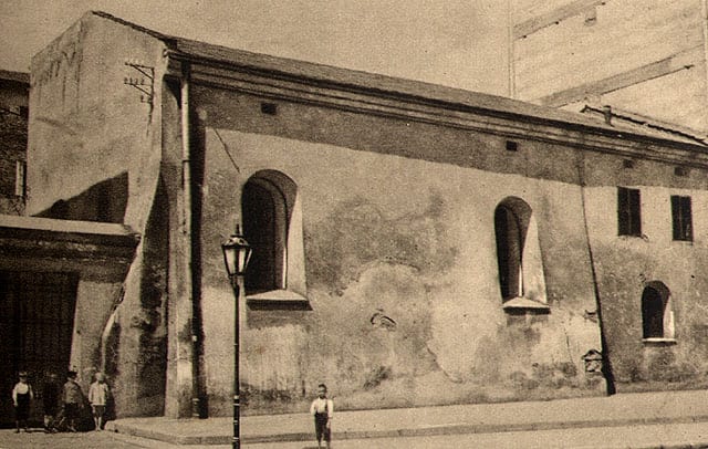 The "Popper" Synagogue in the Jewish Quarter, Cracow, Poland, 1920's. The synagogue built in 1620 (Oster visual documentation center at Beit Hatfutsot, courtesy of Ze'ev Aleksandrowicz)