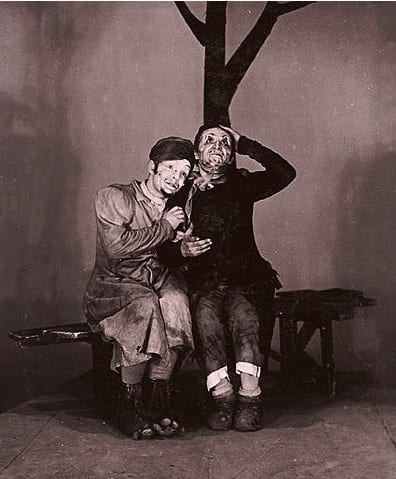 מיכואלס וזוסקין במחזה "מסעות בנימין השלישי", מאת מנדלי מוכר ספרים, מוסקבה, בריה"מ 1927. (המרכז לתיעוד חזותי ע"ש אוסטר, אנו – מוזיאון העם היהודי, אוסף זוסקין)