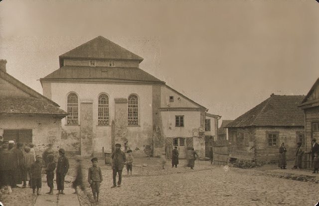 בית הכנסת בנייסווייז', בילורוסיה, ברית המועצות, 1920 בקירוב. (בית התפוצות, המרכז לתיעוד חזותי ע"ש אוסטר, באדיבות ג'ק כגן, לונדון) 