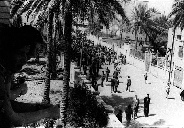 Jews lining up at the synagogue waiting to waive their Iraqi citizenship in order to emigrate to Israel, Baghdad, Iraq, March 1950. Beit Hatfutsot, the Oster Visual Documentation Center, courtesy of David Petel, Tel Aviv.