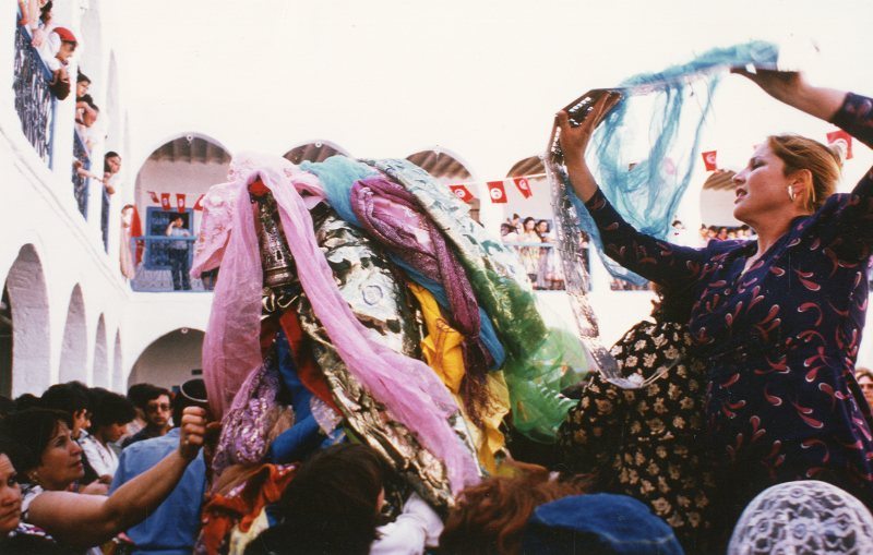 Hilula (festivity) of Rabbi Shimon Bar-Yochai in Lag Ba-Omer in the courtyard of El-Ghirba Synagogue, Djerba, Tunisia, 1981. Photo: Jan Parik Beit Hatfutsot, the Oster Visual Documentation Center, courtesy of Jan Parik