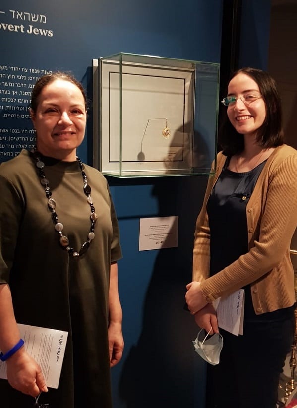 Ronit Zar-Bar-ad (Left), grand daughter of Sara Zar, and her daughter, Lotan, in front of the pendant displayed at ANU - Museum of the Jewish People