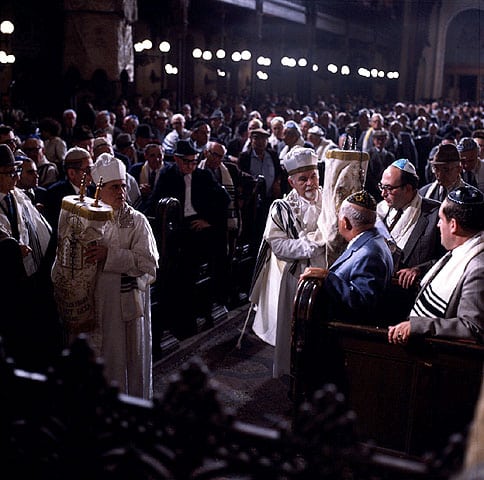 Rosh Hashana service at the Dohany street Synagogue, Budapest, Hungary, 1982 Photo: Gabor Hegyi. Beit Hatfutsot, the Oster Visual Documentation Center, courtesy of Gabor Hegyi