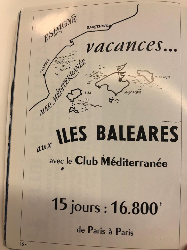 מודעה בצרפתית לחוופשה במועדון הראשון באלקודיה (מתוך ספר החברה, קלאב מד)