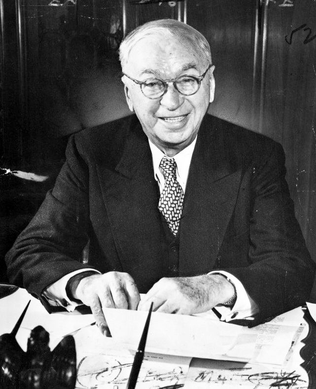 סם זמוריי במשרדו, שנות ה-1950 (ויקיפדיה)