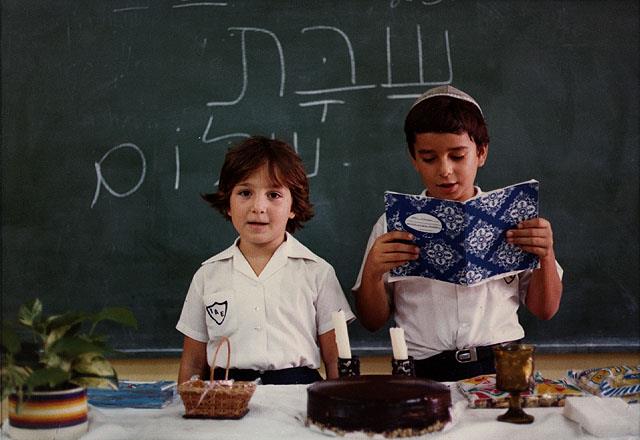 Sabbath service in a Jewish school, Panama City, Panama 1983. Photo: Malca Bassan, Beit Hatfutsot, the Oster Visual Documentation Center, courtesy of Malca Bassan, Panama