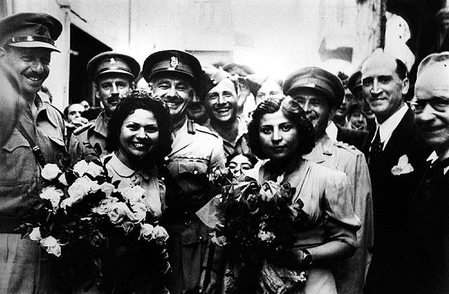 Jewish girls greet soldiers from Eretz Israel who came with the 8th British Army, Tripoli, Libya, 1943. The Oster Visual Documentation Center, ANU - Museum of the Jewish People