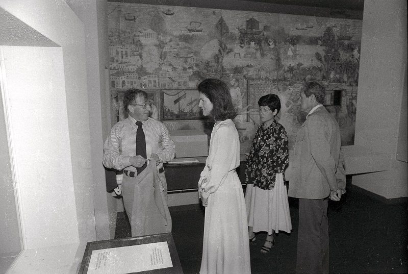 Karl Katz and Jacquelin Kennedy Onassis at the opening of Beit Hatfutsot, Tel Aviv, Israel, May 1978. Beit Hatfutsot, the Oster Visual Documentation Center