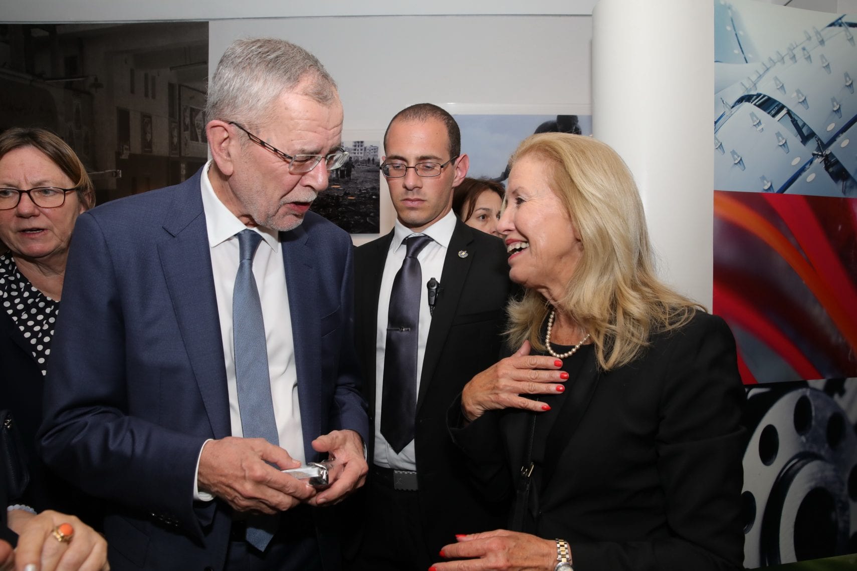 עיניה קופפר זאבי, מנהלת גיוס משאבים, ישראל-אירופה בבית התפוצות, עם נשיא אוסטריה, אלכסנדר ואן דה בלן