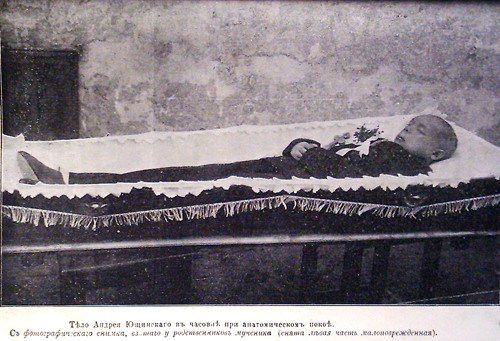The boy, Andrey Yushchinsky, in a coffin, March 1911 (Wikipedia)