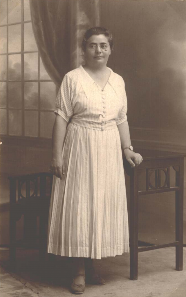 Доктор Бат-Шева Юнис-Гутман, 1913 г. (Википедия)