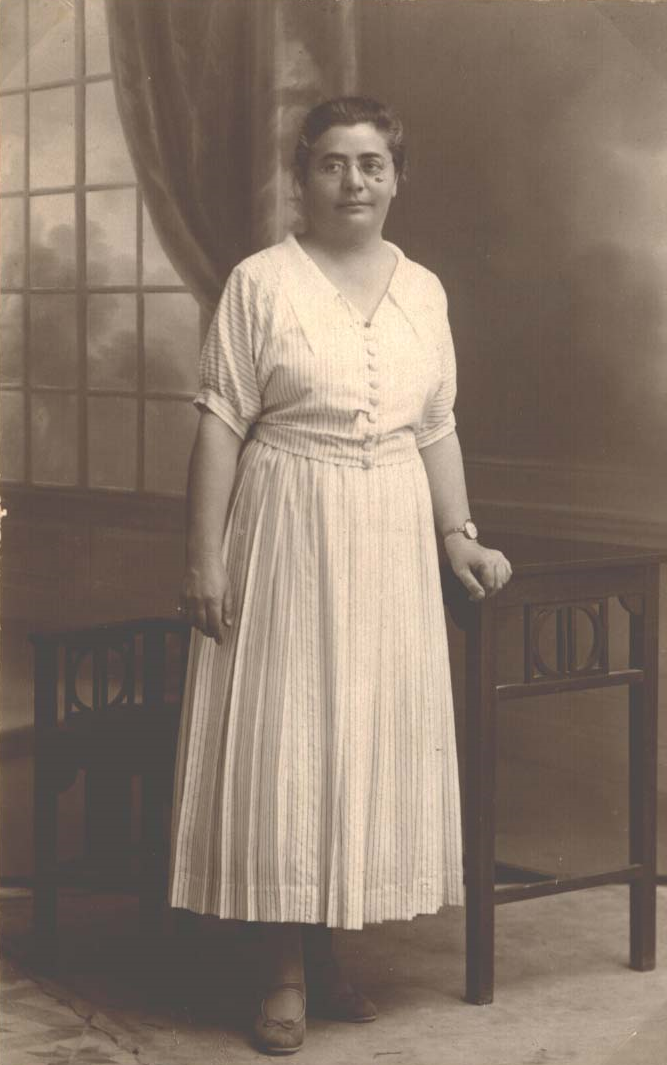ד"ר בת שבע יוניס גוטמן 1913 (ויקיפדיה)