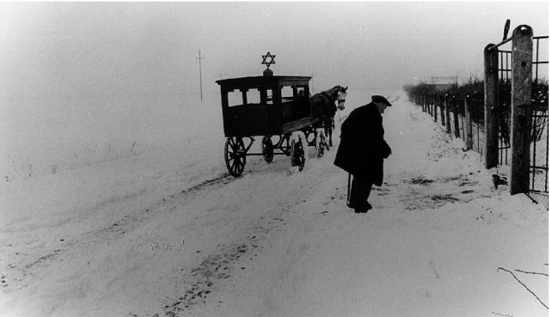 Chevra Kadisha wagon, Radauti, Romania, 1970. Photo: Lawrence Salzmann, U.S.A. (The ANU – Museum of the Jewish People exhibition: The Last Jews of Radauti; Lawrence Salzmann collection, U.S.A.)