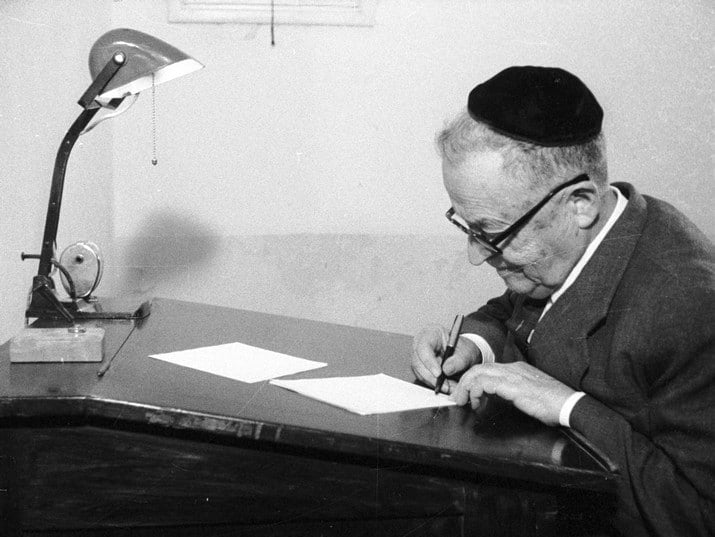 Shai Agnon, in his house 1966 (photo: Yachin Hirsh, the Dan Hadani collection, National Library)