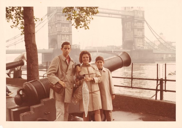 Lillian Vernon with her sons, David and Fred, in London, 1967 (Family album)