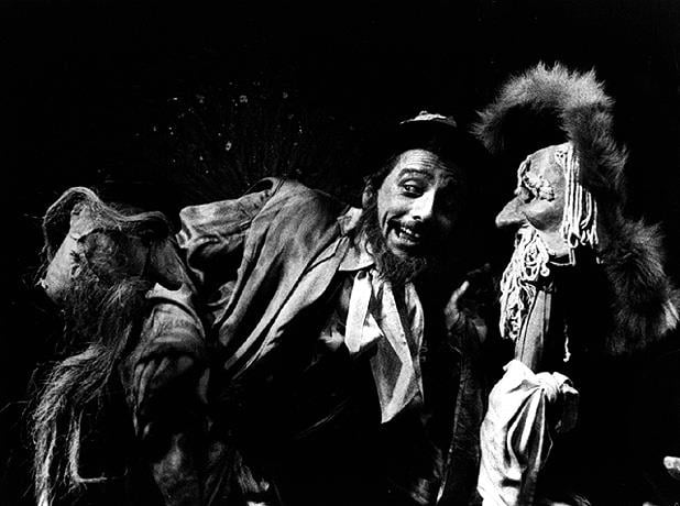 "The Purim Miracle". Scene from Itzik Manger's playin the Jewish Theater, Poland, 1980-1985. Photo: Tomasz Tomaszewski, Poland. The Oster Visual Documentation Center, ANU – Museum of the Jewish People, courtesy of Tomasz Tomaszewski 