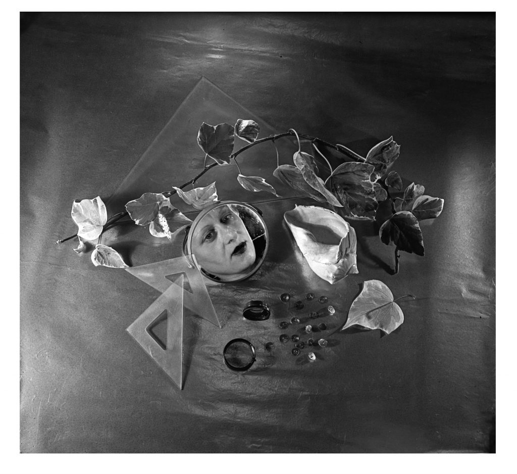 Grete Stern, Sueño Nº 5, Botella del mar, 1950 © The Estate of Grete Stern. Courtesy of Galería Jorge Mara-La Ruche, Buenos Aires, Argentina