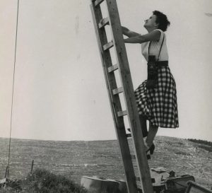 לני זוננפלד, צילום: הרברט זוננפלד, הנגב, ישראל. 1950 בקירוב. 